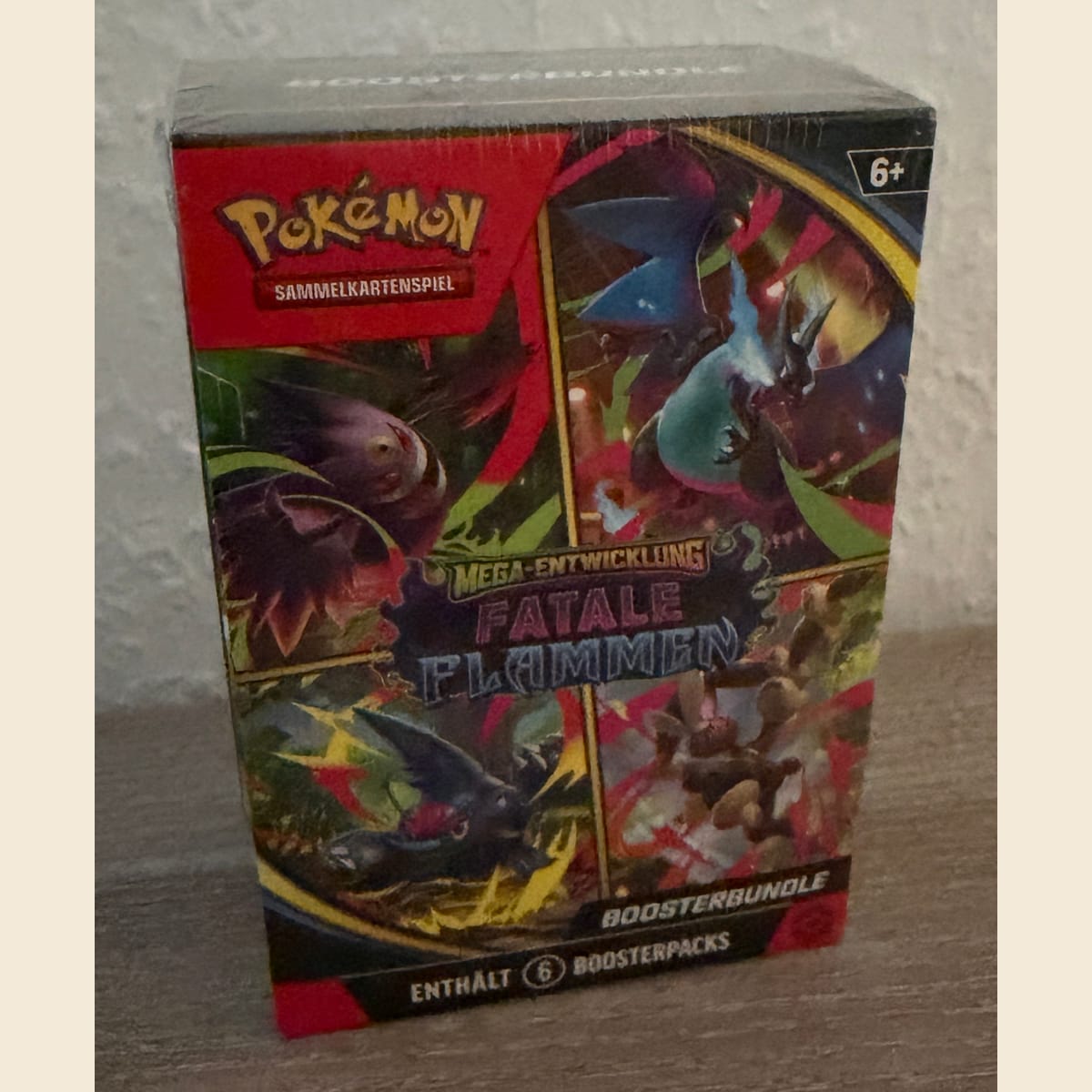 Mega-Entwicklung: Fatale Flammen Boosterbundle – Vorderseite