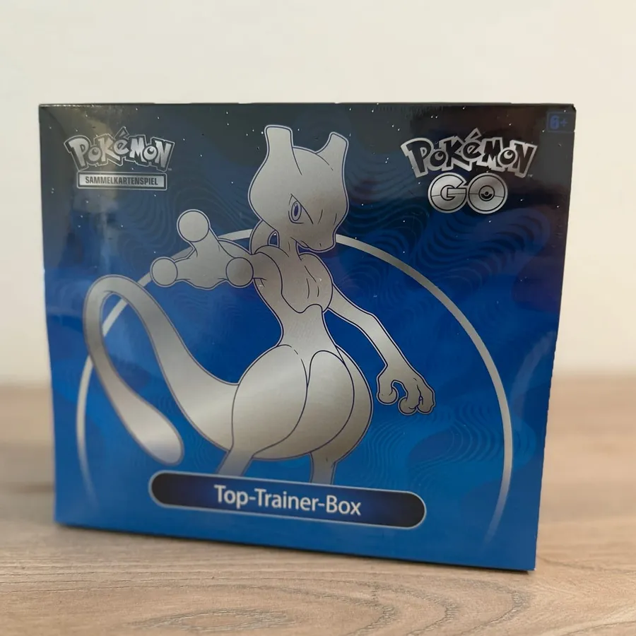 Pokémon GO Top-Trainer-Box – Vorderseite